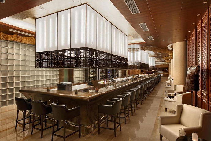 Imagen del bar/restaurante del Hotel Hilton Beijing Capital Airport. Foto 3