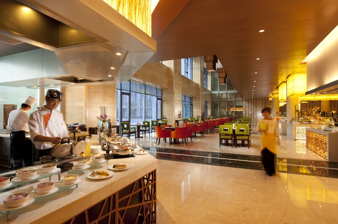 Imagen del bar/restaurante del Hotel Hilton Beijing Capital Airport. Foto 5