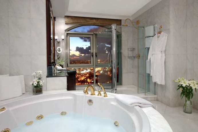 Imagen de la habitación del Hotel Hilton Beirut Metropolitan Palace. Foto 3