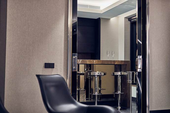 Imagen de la habitación del Hotel Hilton Belgrade. Foto 11