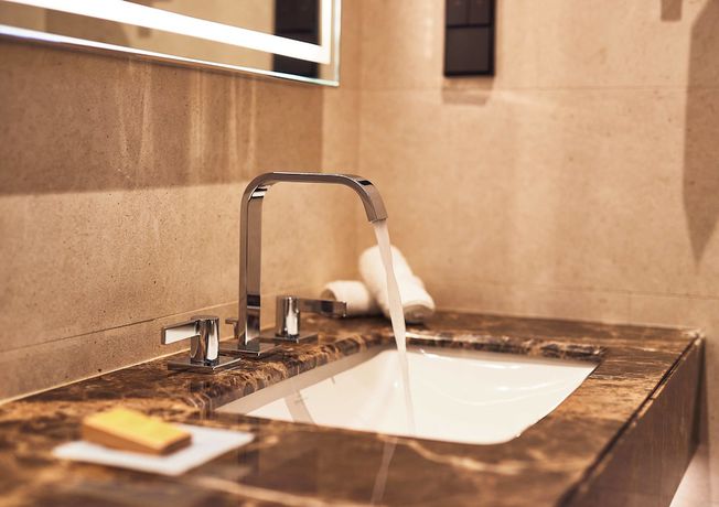 Imagen de la habitación del Hotel Hilton Belgrade. Foto 14