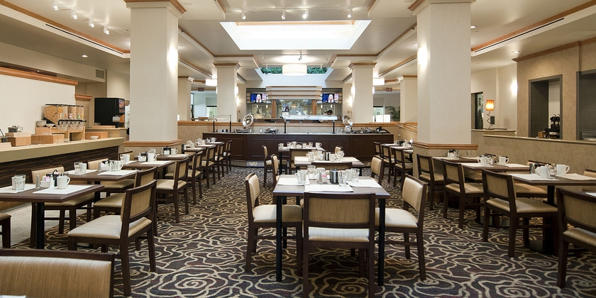 Imagen del bar/restaurante del Hotel Hilton Boca Raton Suites. Foto 8