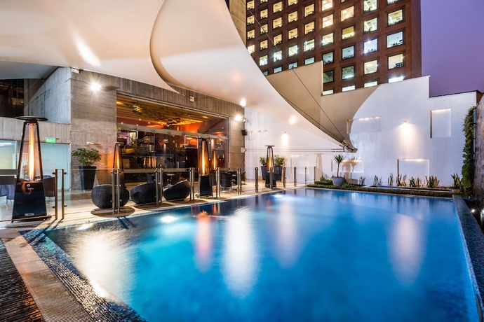 Imagen de la piscina del Hotel Hilton Bogota. Foto 17