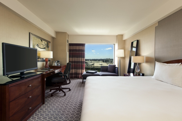 Imagen de la habitación del Hotel Hilton Boston Logan Airport. Foto 5