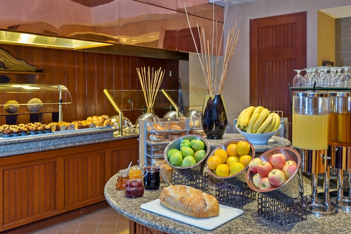 Imagen del bar/restaurante del Hotel Hilton Boston Logan Airport. Foto 4