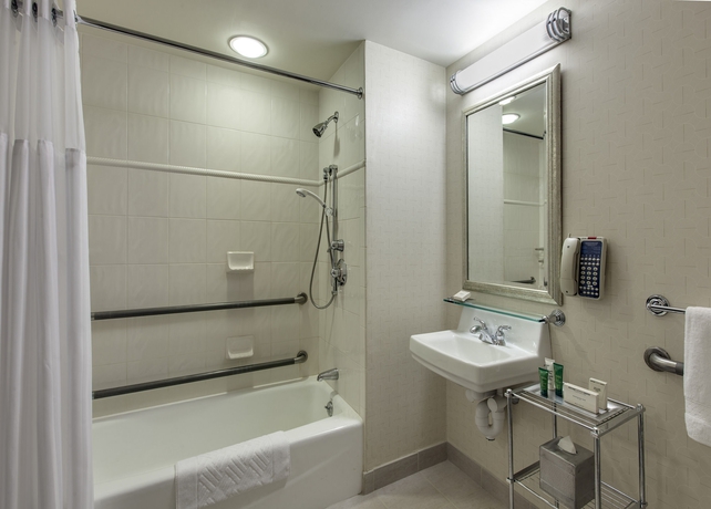 Imagen de la habitación del Hotel Hilton Boston Logan Airport. Foto 10