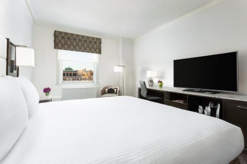 Imagen de la habitación del Hotel Hilton Boston Park Plaza. Foto 12