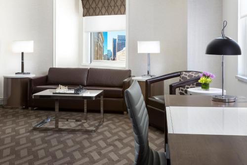 Imagen de la habitación del Hotel Hilton Boston Park Plaza. Foto 18