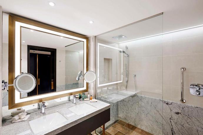 Imagen de la habitación del Hotel Hilton Budapest. Foto 8