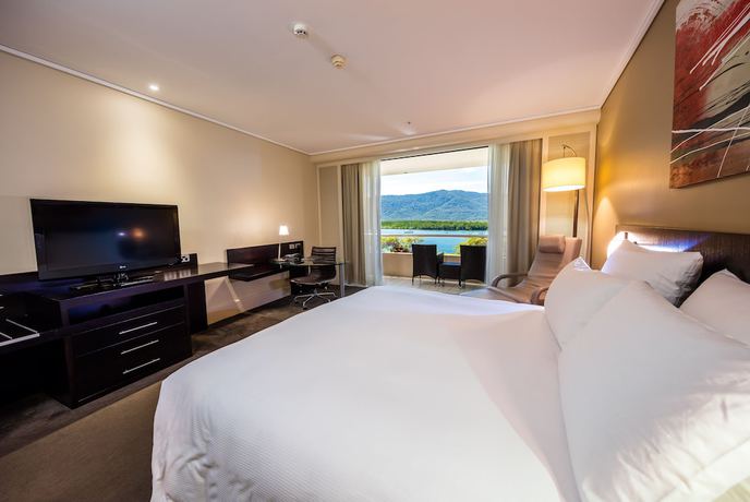 Imagen de la habitación del Hotel Hilton Cairns. Foto 12