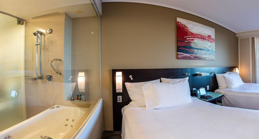 Imagen de la habitación del Hotel Hilton Cairns. Foto 13