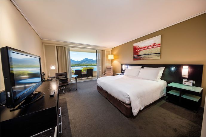 Imagen de la habitación del Hotel Hilton Cairns. Foto 17