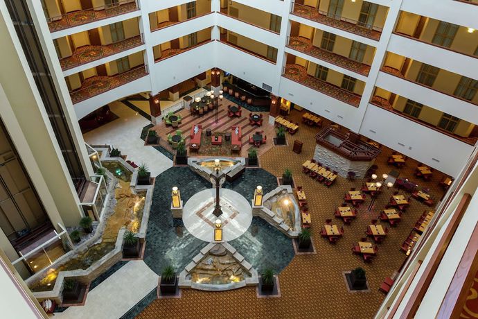 Imagen de los interiores del Hotel Hilton Charlotte Airport. Foto 10