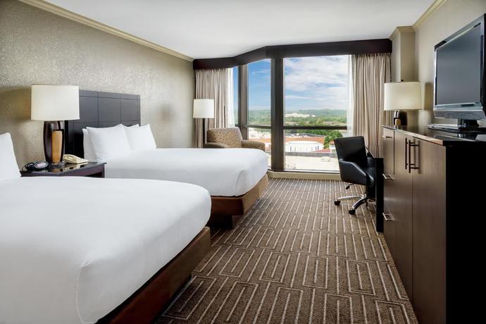 Imagen de la habitación del Hotel Hilton Charlotte University Place. Foto 4