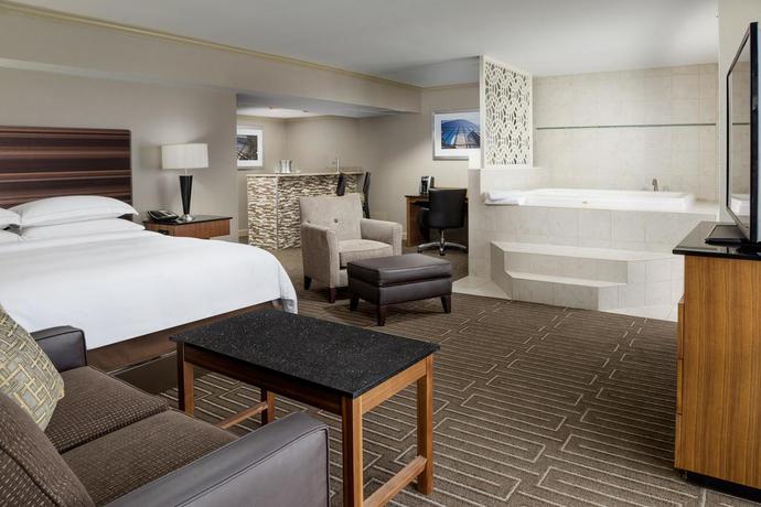 Imagen de la habitación del Hotel Hilton Charlotte University Place. Foto 5