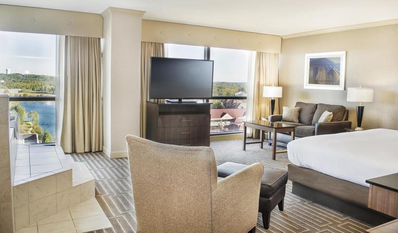Imagen de la habitación del Hotel Hilton Charlotte University Place. Foto 6