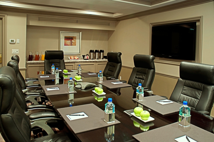 Imagen de los interiores del Hotel Hilton Checkers. Foto 13