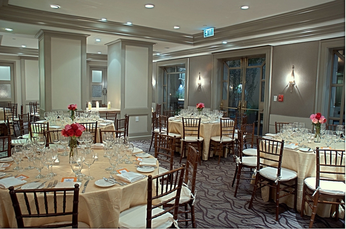 Imagen de los interiores del Hotel Hilton Checkers. Foto 14