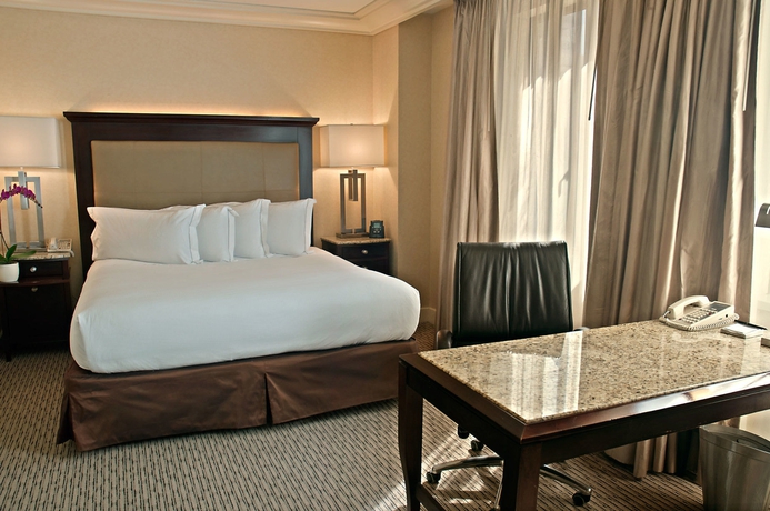 Imagen de la habitación del Hotel Hilton Checkers. Foto 5