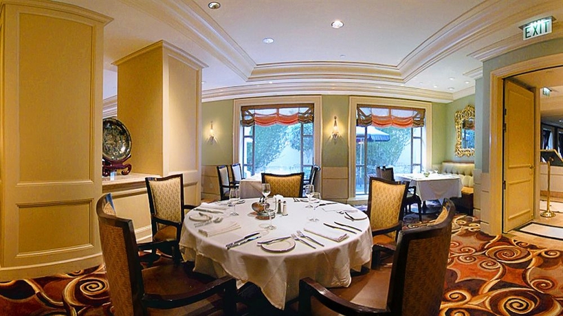 Imagen del bar/restaurante del Hotel Hilton Checkers. Foto 3