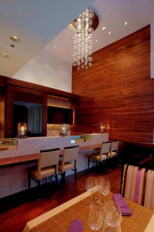 Imagen del bar/restaurante del Hotel Hilton Chicago/magnificent Mile Suites. Foto 5