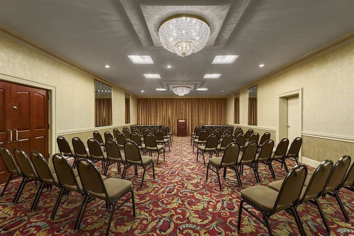 Imagen de los interiores del Hotel Hilton Chicago/oak Lawn. Foto 10