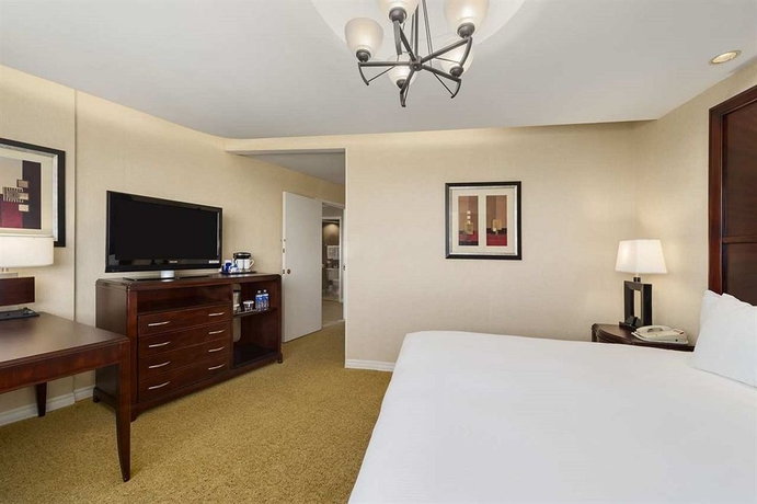 Imagen de la habitación del Hotel Hilton Chicago/oak Lawn. Foto 9
