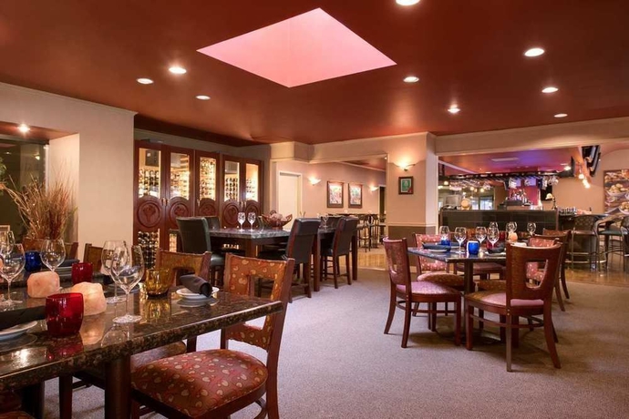 Imagen del bar/restaurante del Hotel Hilton Chicago/oak Lawn. Foto 3