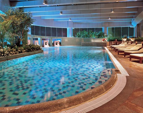 Imagen de la piscina del Hotel Hilton Chongqing. Foto 14