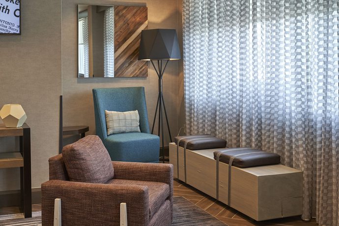 Imagen de los interiores del Hotel Hilton Cincinnati Airport. Foto 19