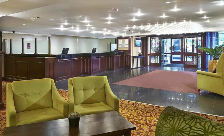 Imagen de los interiores del Hotel Hilton Cobham. Foto 14