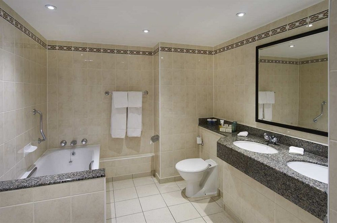 Imagen de la habitación del Hotel Hilton Cobham. Foto 9