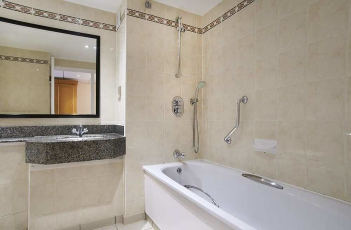 Imagen de la habitación del Hotel Hilton Cobham. Foto 11