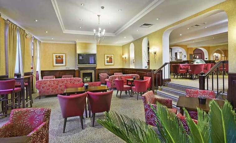 Imagen de los interiores del Hotel Hilton Cobham. Foto 16