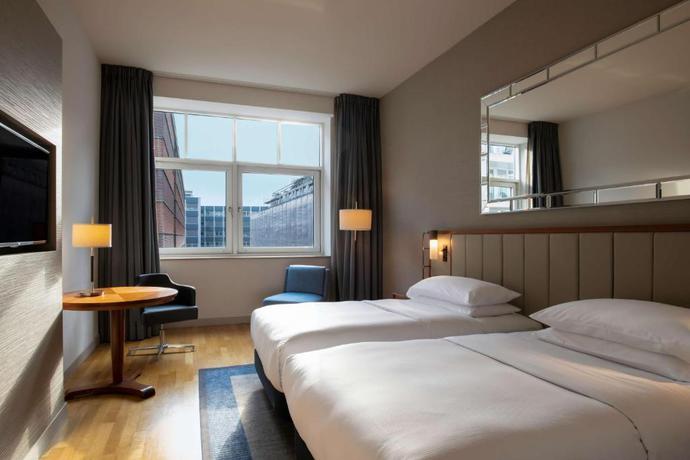 Imagen de la habitación del Hotel Hilton Cologne. Foto 4