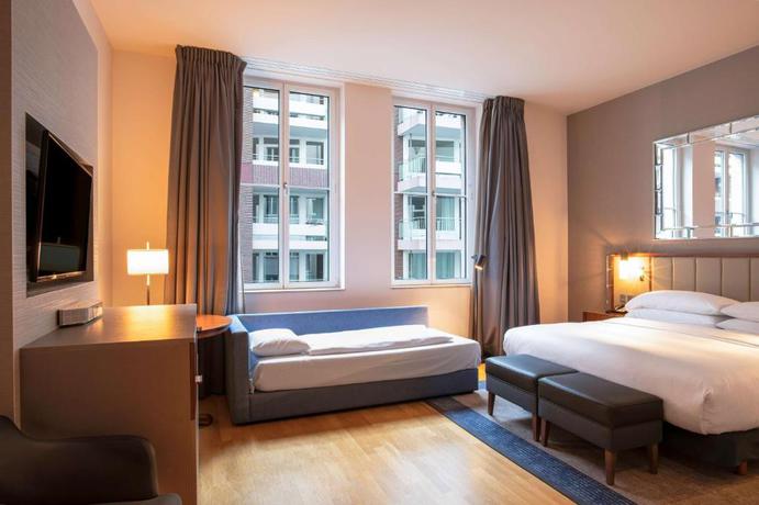 Imagen de la habitación del Hotel Hilton Cologne. Foto 7