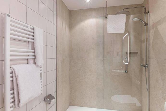 Imagen de la habitación del Hotel Hilton Cologne. Foto 13