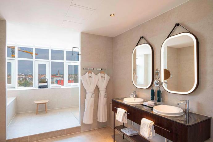 Imagen de la habitación del Hotel Hilton Cologne. Foto 16