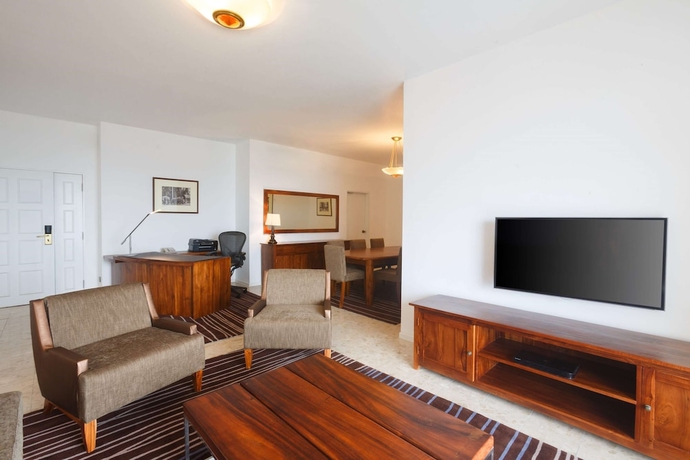 Imagen de la habitación del Hotel Hilton Colombo Residence. Foto 17