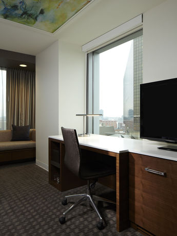 Imagen del bar/restaurante del Hotel Hilton Columbus Downtown. Foto 3