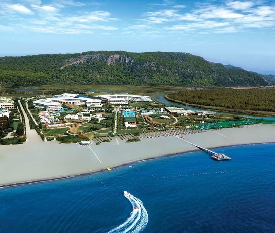 Imagen de los exteriores del Hotel Hilton Dalaman Sarigerme Resort and Golf. Foto 9