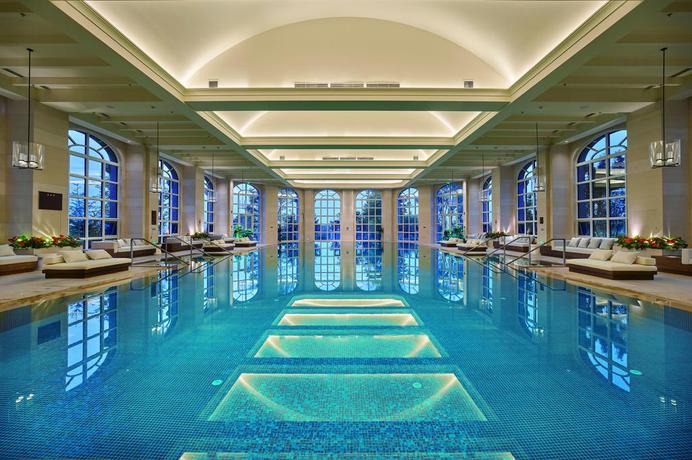 Imagen de la piscina del Hotel Hilton Dalian Golden Pebble Beach Resort. Foto 17