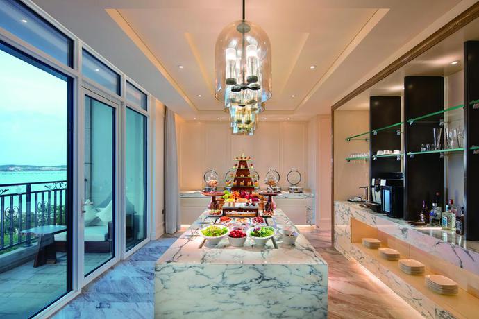 Imagen de la habitación del Hotel Hilton Dalian Golden Pebble Beach Resort. Foto 8