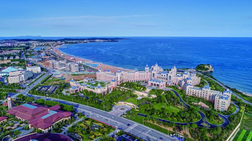 Imagen de los exteriores del Hotel Hilton Dalian Golden Pebble Beach Resort. Foto 15