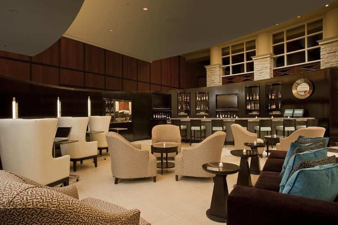 Imagen del bar/restaurante del Hotel Hilton Dallas Lincoln Centre. Foto 4