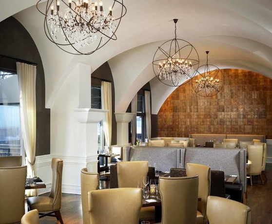 Imagen del bar/restaurante del Hotel Hilton Dallas/park Cities. Foto 3