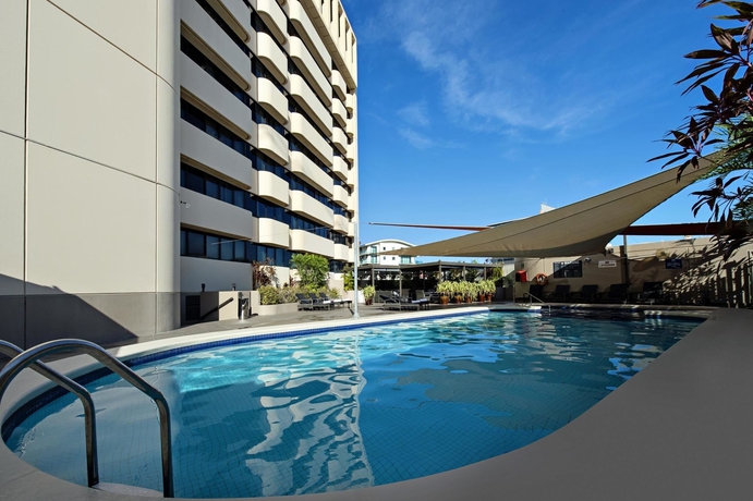 Imagen de la piscina del Hotel Hilton Darwin. Foto 16