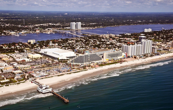 Imagen de los exteriores del Hotel Hilton Daytona Beach Oceanfront Resort. Foto 13