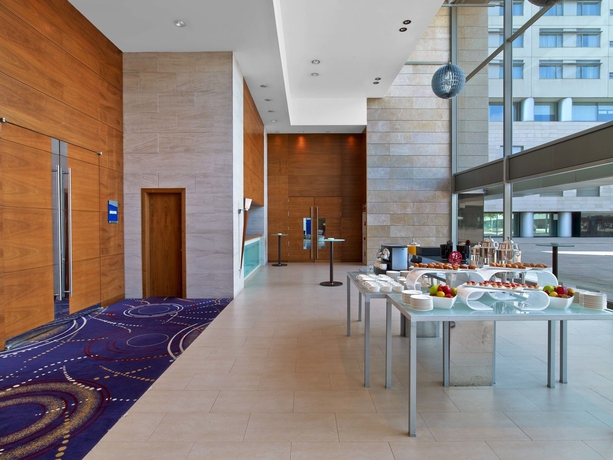 Imagen del bar/restaurante del Hotel Hilton Diagonal Mar Barcelona. Foto 3