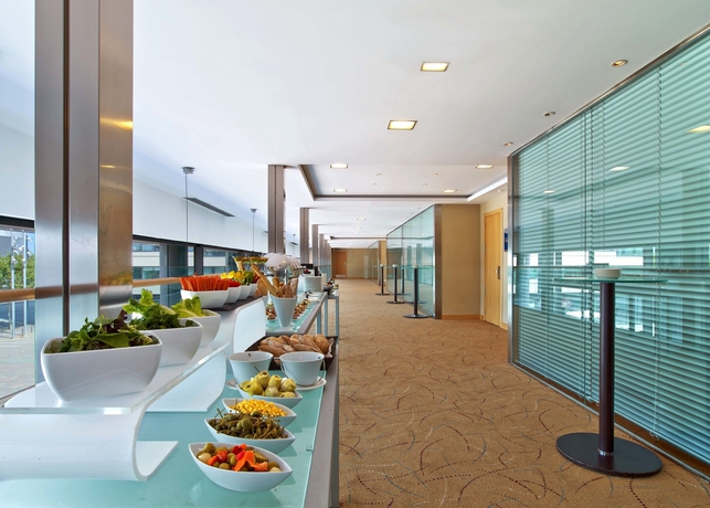 Imagen del bar/restaurante del Hotel Hilton Diagonal Mar Barcelona. Foto 4